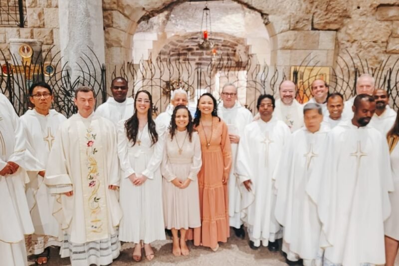 Os missionários professam celibato na terra santa