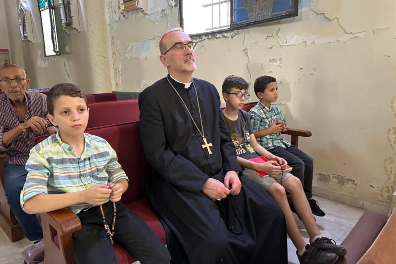 Patriarca latino responde ao bombardeio da Igreja Católica por israelenses