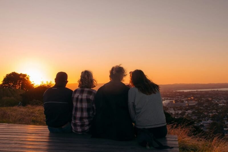 ¿Quieres rezar por tus amigos? Prueba esta novena para pedir por sus necesidades