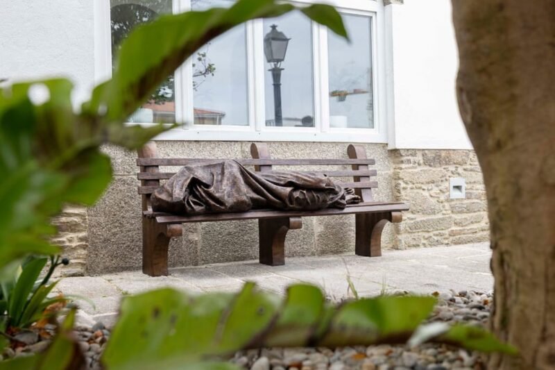 A escultura inspirada em Mateo 25 chega ao Camino de Santiago