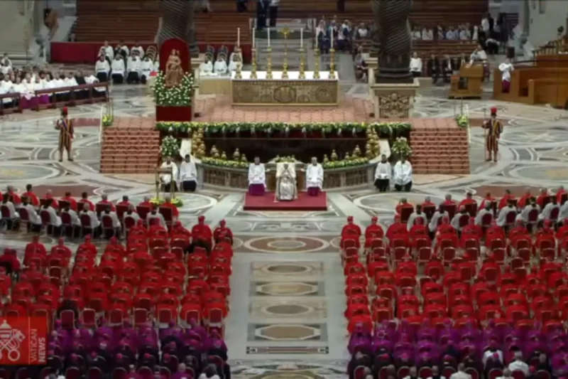 O Papa toda ação social da Igreja deve ter como centro o anúncio do Evangelho