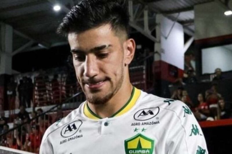 Ex-Santos e São Paulo chuta portão e tenta quebrar câmeras de segurança de casa de namorada