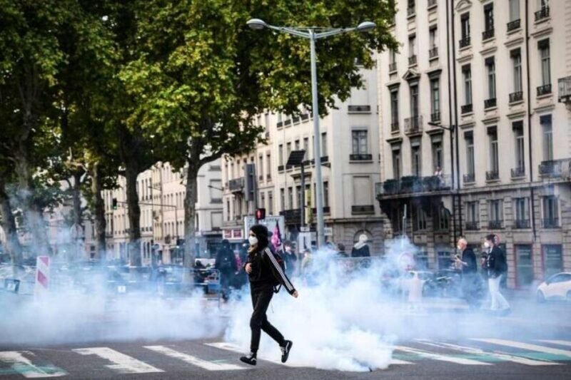 cerca de 200 prisões realizadas pela manhã em jornada de bloqueios e greves pelo país