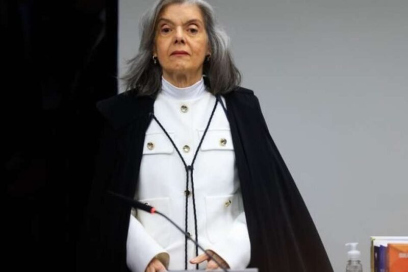 Entenda o significado da toga, ‘capa preta’ usada pelos ministros do STF