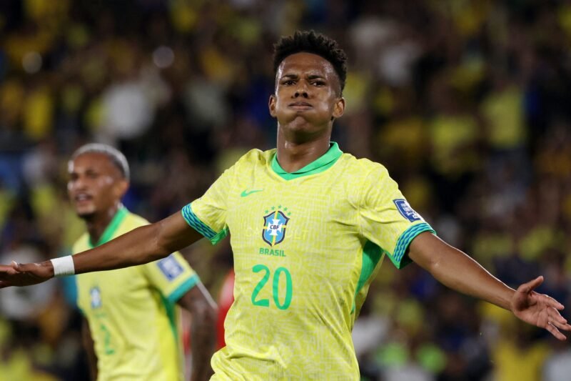 Brasil é dominante e vence Chile em noite do 1º gol de Estêvão e retorno de Paquetá