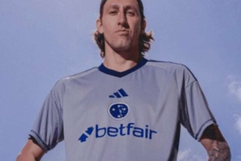 Cássio recebe a “Camisa de Gigantes” do Cruzeiro; veja bastidores