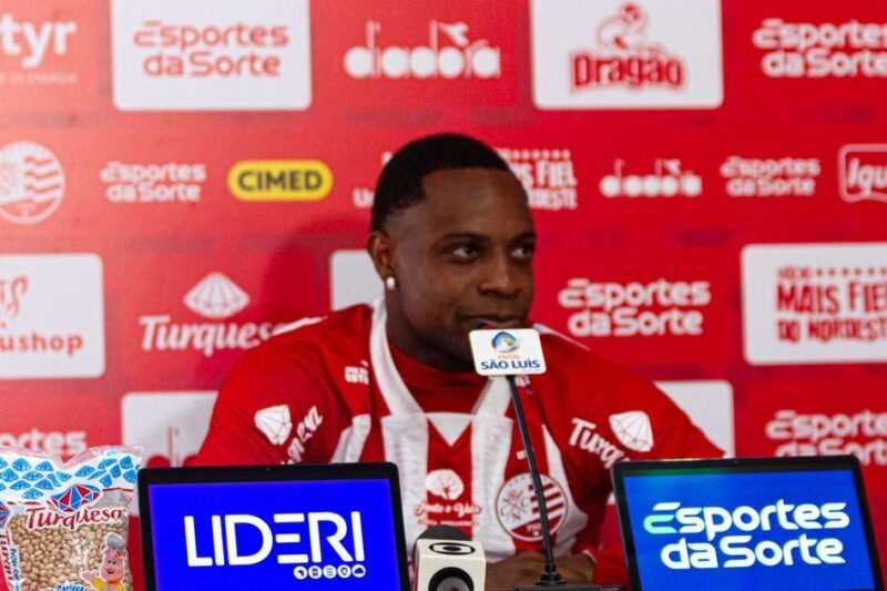 Atacante do Náutico denúncia torcedor do Brusque por ato de racismo durante jogo da Série C