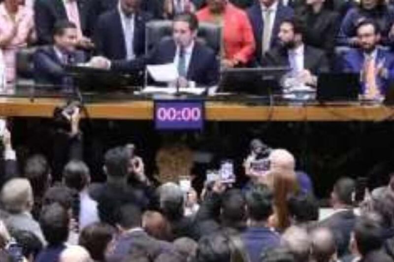PEC da Blindagem é aprovada pela Câmara dos Deputados