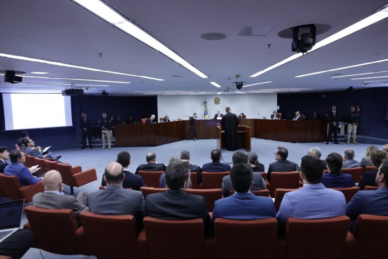 Defesas concluem sustentação e julgamento de Bolsonaro pausa por cinco dias