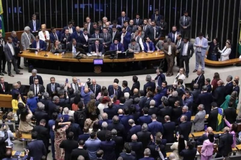 veja como votaram deputados no 1º turno da PEC da Blindagem
