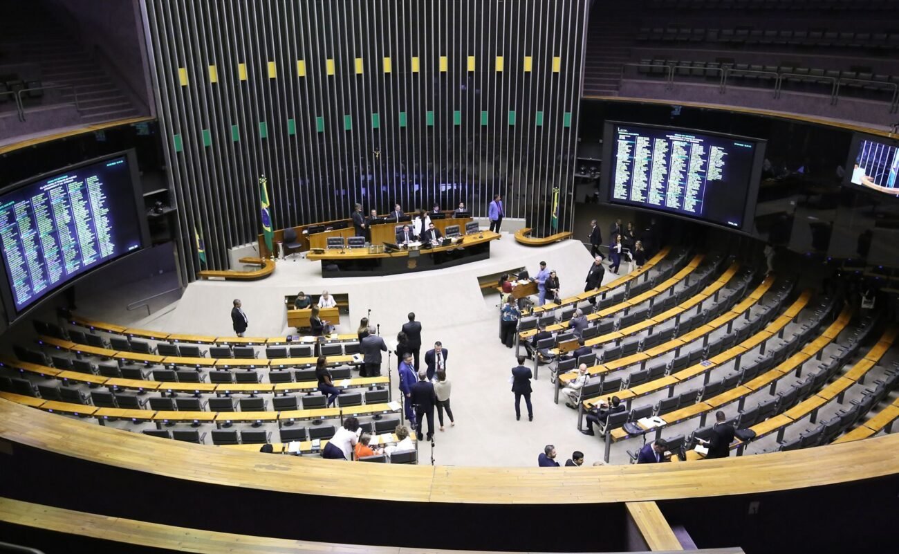 Petistas alertam Hugo sobre “risco” de aprovação do PL da Anistia