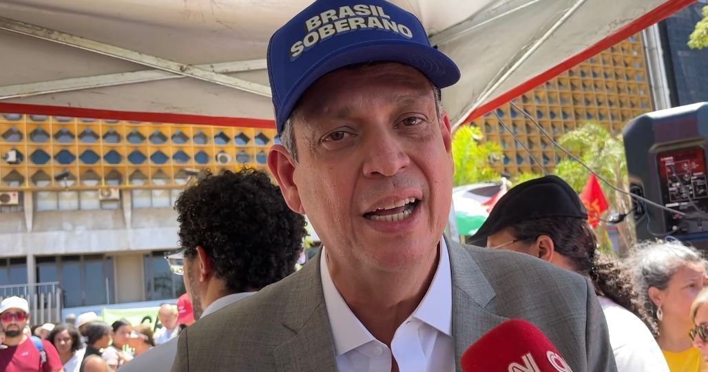 Márcio Macêdo, ministro-chefe da Secretaria-Geral da Presidência, fala à CNN durante a edição de 2025 do Grito dos Excluídos, em Brasília