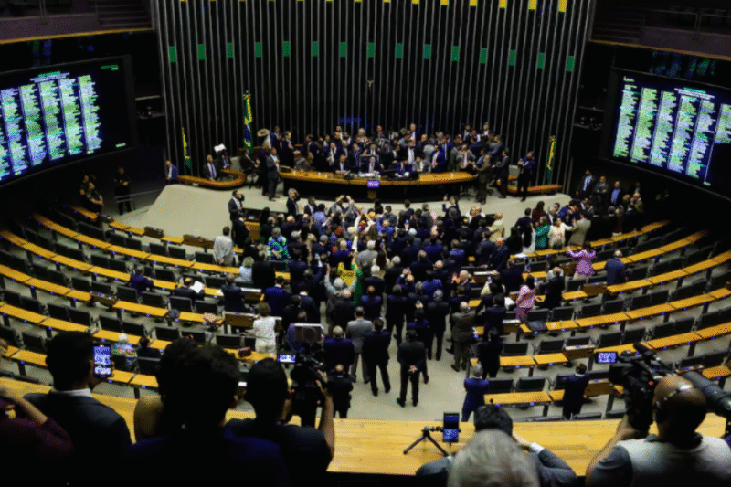 Câmara aprova em segundo turno proposta que dificulta ações contra parlamentares