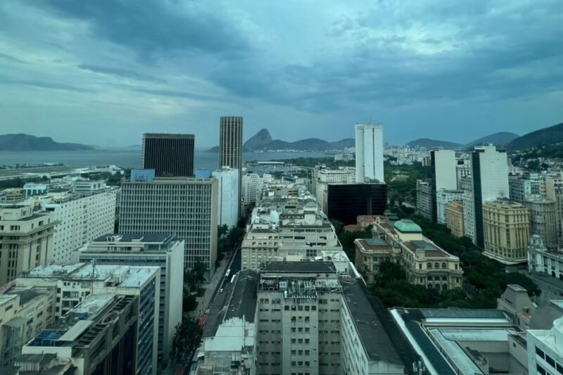 SP tem alerta para chuva e ventos de até 100 km/h neste sábado
