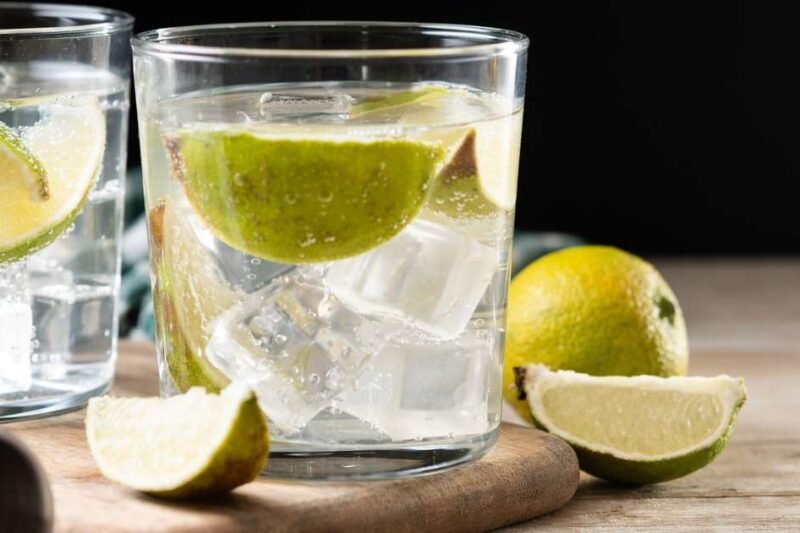 Beber vodca ou cachaça original pode ser antídoto do metanol?