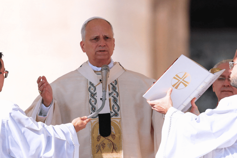 Papa confia à intercessão dos novos santos a paz mundial