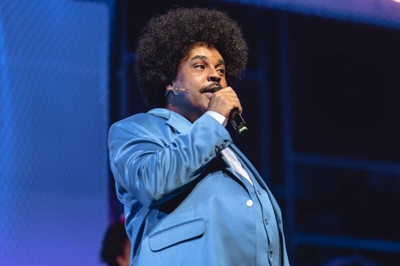Ator de Tim Maia em musical diz que ficou 13 anos se preparando para papel